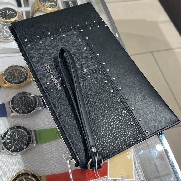 Michael Kors Jet Set Travel Lg Studded Patchwork and Sign Logo Wristlet
Black - Picture 5 of 16